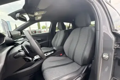 Photo 8 Peugeot 2008  Hybrid 136 e-DCS6