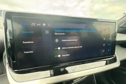 Photo 19 Peugeot 2008  Hybrid 136 e-DCS6