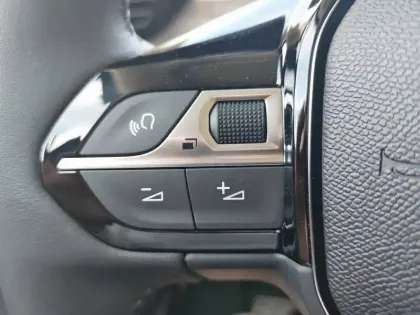 Photo 17 Peugeot 208  Electrique 54 kWh 156ch
