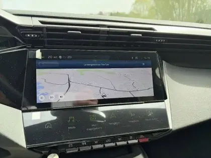 Photo 18 Peugeot 408  Hybrid 145 e-DCS6