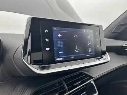 Photo 41 Peugeot 2008  PureTech 100 S&S BVM6