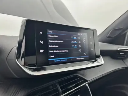 Photo 39 Peugeot 2008  PureTech 100 S&S BVM6