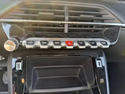 Photo 14 Peugeot 2008  PureTech 100 S&S BVM6