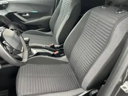 Photo 30 Peugeot 2008  PureTech 100 S&S BVM6
