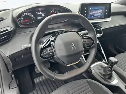 Photo 28 Peugeot 2008  PureTech 100 S&S BVM6