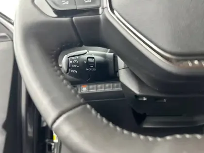 Photo 38 Peugeot 2008  PureTech 100 S&S BVM6