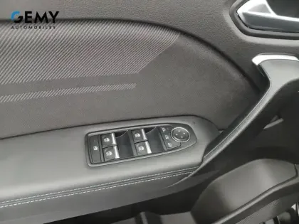 Photo 15 Renault Captur  E-Tech full hybrid 145 ch