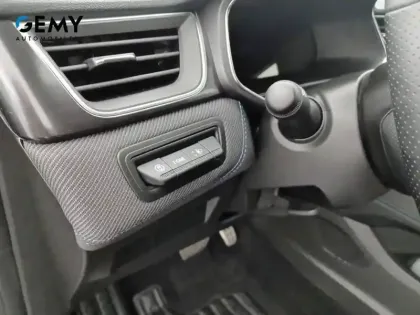 Photo 16 Renault Captur  E-Tech full hybrid 145 ch