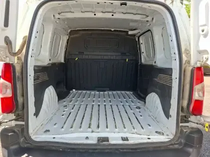 Photo 10 Peugeot Partner  FOURGON STANDARD 650 KG BLUEHDI 100 S&S BVM5