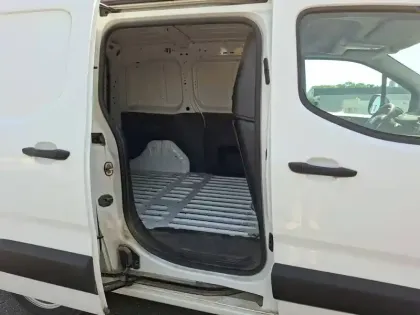 Photo 14 Peugeot Partner  FOURGON STANDARD 650 KG BLUEHDI 100 S&S BVM5