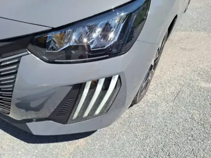 Photo 15 Peugeot 208  Hybrid 145 e-DCS6