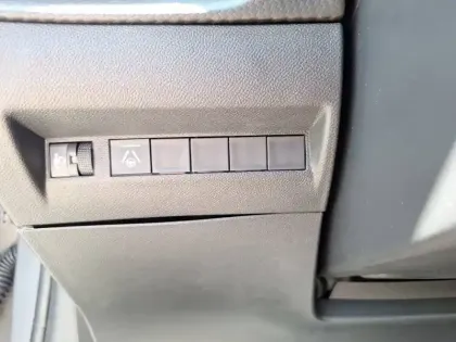 Photo 19 Peugeot 208  Hybrid 145 e-DCS6