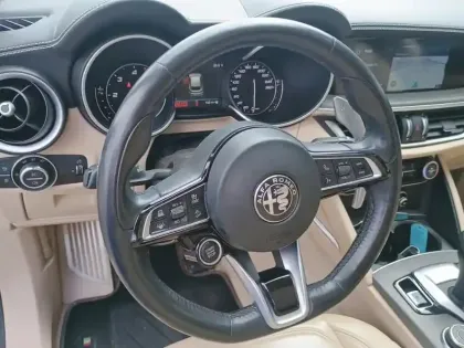 Photo 11 Alfa Romeo Stelvio  2.2 210 ch Q4 AT8 6C Villa d''Este