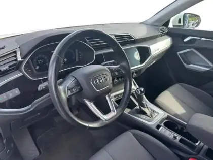 Photo 8 Audi Q3 45 TFSIe 245 ch S tronic 6 Design