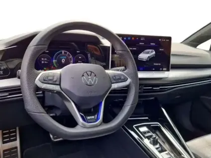 Photo 8 Volkswagen Golf 8 FL 1.5 EHYBRID 272CH DSG6 GTE