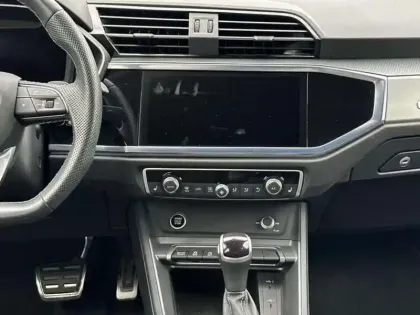 Photo 9 Audi Q3 35 TFSI 150 ch S tronic 7 S line