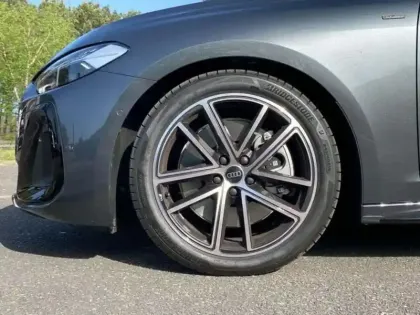Photo 5 Audi A5 AVANT E HYBRID QUATTRO 299 CH S TRONI