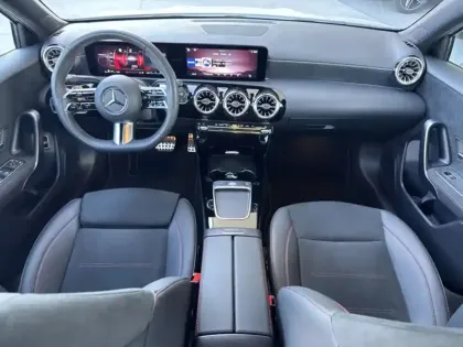 Photo 10 Mercedes Classe A 200 d Berline AMG Line