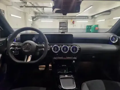 Photo 10 Mercedes Classe A 180 AMG Line