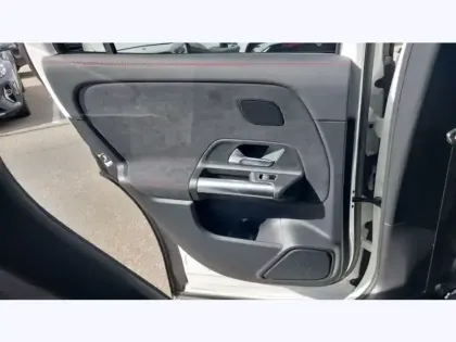 Photo 17 Mercedes GLA 200 d Edition 140