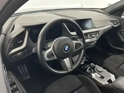 Photo 9 BMW Serie 1 118dA 150ch M Sport + Toit ouvrant + Sièges