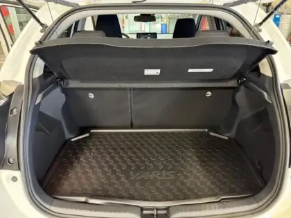 Photo 11 Toyota Yaris  116h Design 5p MY22