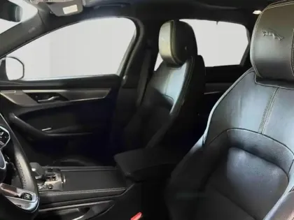 Photo 11 Jaguar F-Pace  P400e Plug-in-Hybrid R-Dynamic SE BVA8 AWD