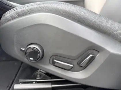 Photo 14 Volvo XC60  T8 Hybride Rechargeable 310 + 145ch Ultra Style Chrome Geartronic 8 AWD