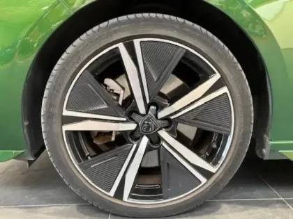 Photo 13 Peugeot 308  PHEV 180 GT e-EAT8 Alcantara / Full Led / GPS / Camera 360 / Attelage
