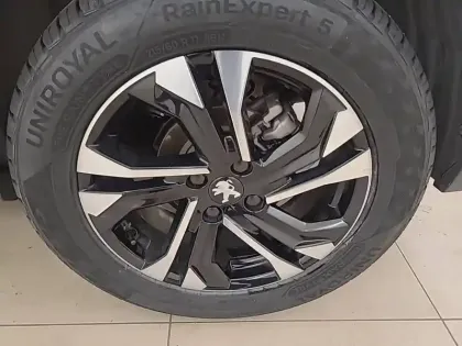 Photo 12 Peugeot 2008  PureTech 130 S&S EAT8