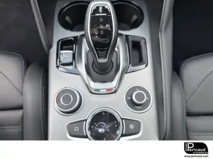 Photo 11 Alfa Romeo Giulia  2.2 210 ch AT8 Q4