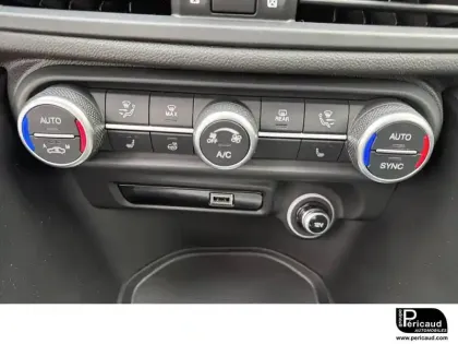 Photo 12 Alfa Romeo Giulia  2.2 210 ch AT8 Q4