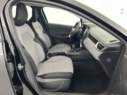 Photo 22 Renault Clio  E-Tech full hybrid 145
