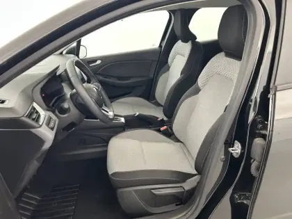 Photo 17 Renault Clio  E-Tech full hybrid 145