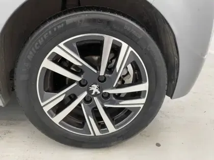 Photo 15 Peugeot 208  PureTech 100 S&S BVM6