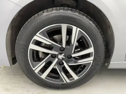 Photo 16 Peugeot 208  PureTech 100 S&S BVM6