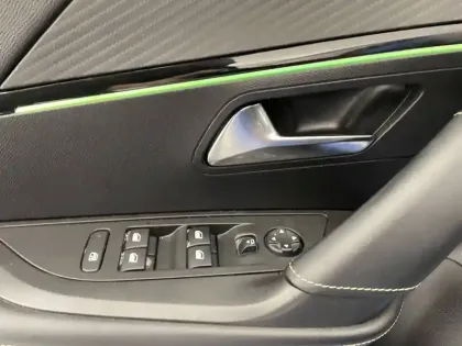 Photo 59 Peugeot 2008  Electrique 136 ch
