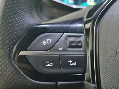Photo 27 Peugeot 2008  Electrique 136 ch