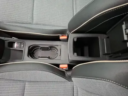 Photo 23 Renault Clio  E-Tech full hybrid 145