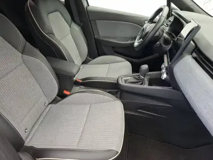 Photo 8 Renault Clio  E-Tech full hybrid 145