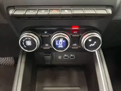 Photo 26 Renault Clio  E-Tech full hybrid 145