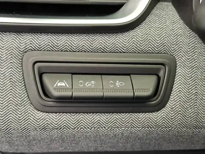 Photo 33 Renault Clio  E-Tech full hybrid 145