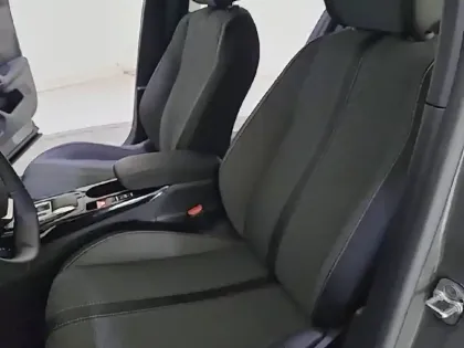 Photo 10 Peugeot 2008  PureTech 130 S&S EAT8