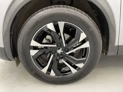 Photo 16 Peugeot 2008  PureTech 130 S&S EAT8