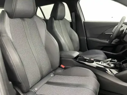 Photo 26 Peugeot 2008  PureTech 130 S&S EAT8
