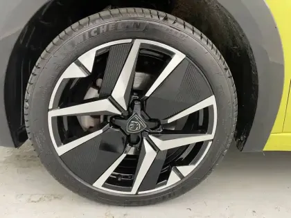Photo 16 Peugeot 208  PureTech 100 S&S BVM6