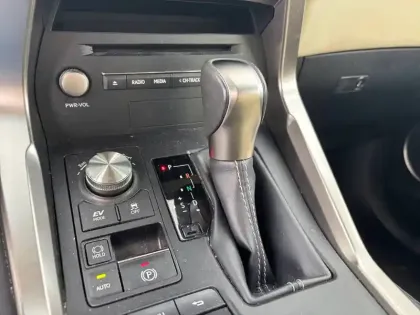 Photo 28 Lexus Nx  300h 4WD