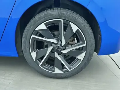 Photo 12 Peugeot 308  BlueHDi 130ch S&S EAT8