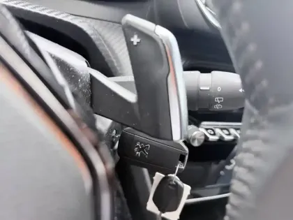 Photo 36 Peugeot 2008  PureTech 130 S&S EAT8