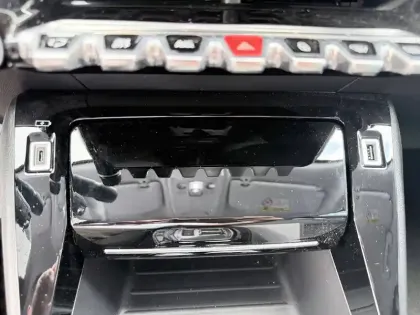 Photo 17 Peugeot 2008  PureTech 130 S&S EAT8
